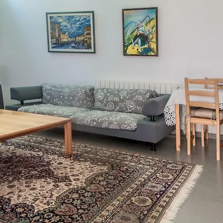 Cycles In The Water Apartment