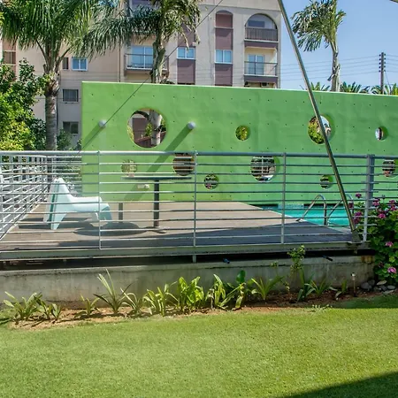 Apartment Cycles In The Water *